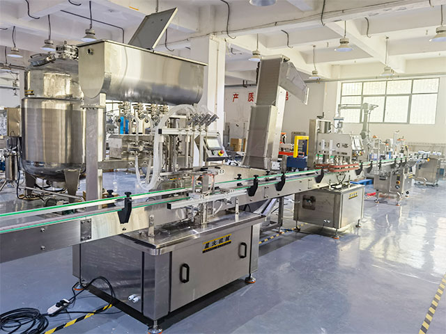 5升花生油桶洗瓶灌裝壓蓋噴碼貼標(biāo)生產(chǎn)線